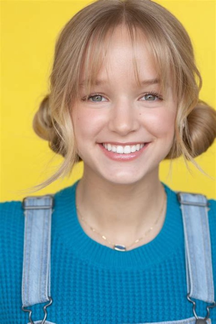 Hayleigh Cox: A Rising Star in the Entertainment Industry