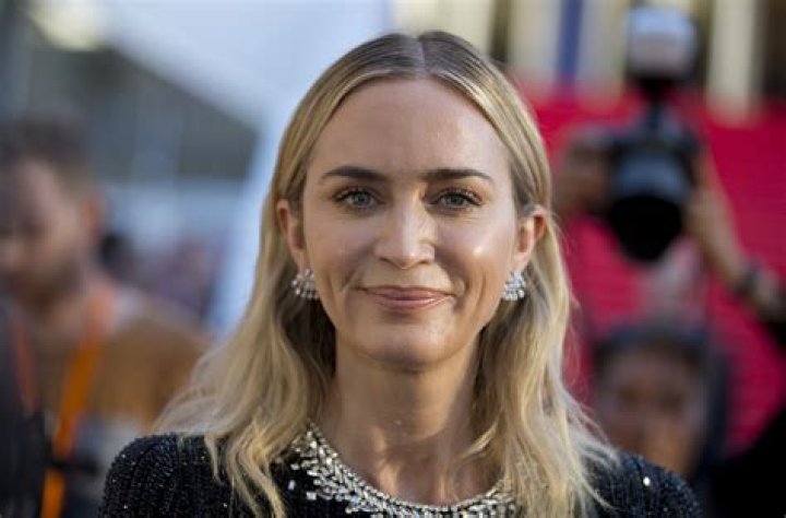 How Does Emily Blunt Hear: Understanding the Actress's Journey with Hearing Loss
